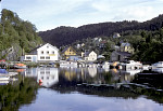 Lonevåg 1979 - Kaien i Lonevåg sett fra Barkavikjæ. I den kvite bygningen til venstre var meieriet. No er det Sivert Fjelstad som har starta kolonial her.