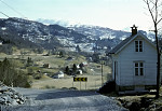 Sølbjørg 1980 - Sølbjørg sett frå Sølbjørgleitet. Vegen ned til Sølbjørg var kalla Sølbjørgsvingane.