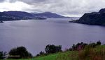 Sørfjorden med ferga mellom Haus og Garnes. Turen over fjorden tar 8 minuttar.